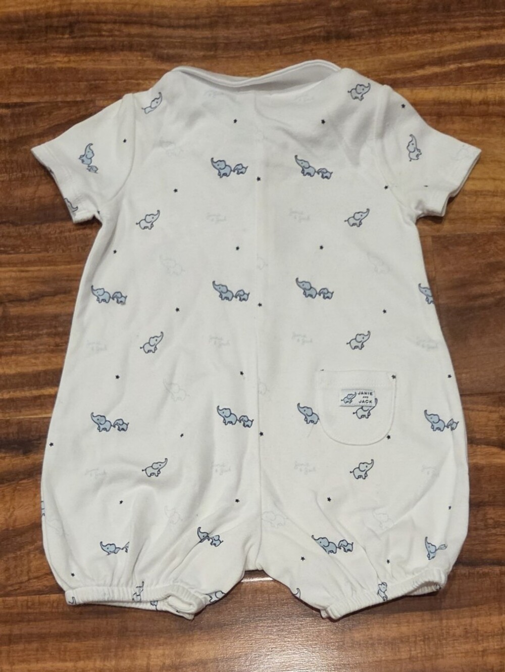 Janie and Jack NWT 6-12 Months Ivory and Blue Whale Romper and Socks - Picture 6 of 7